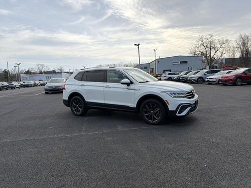 Pure White 2022 Volkswagen Tiguan 2.0T SE 4MOTION