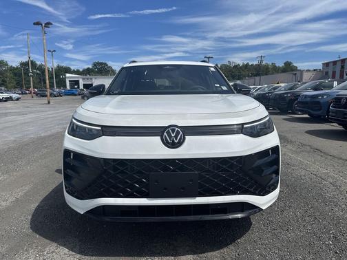 2025 Volkswagen Tiguan 2.0T SE R-Line Black 4MOTION