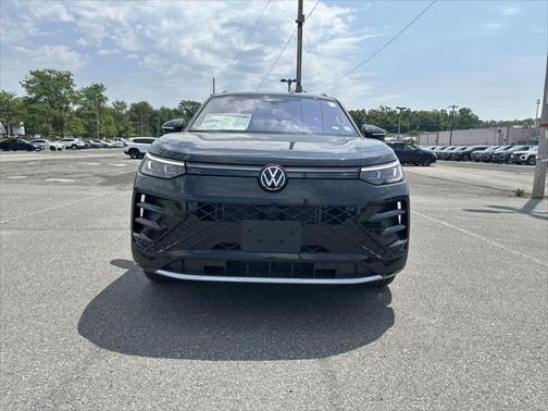 2025 Volkswagen Tiguan 2.0T SEL R-Line 4MOTION