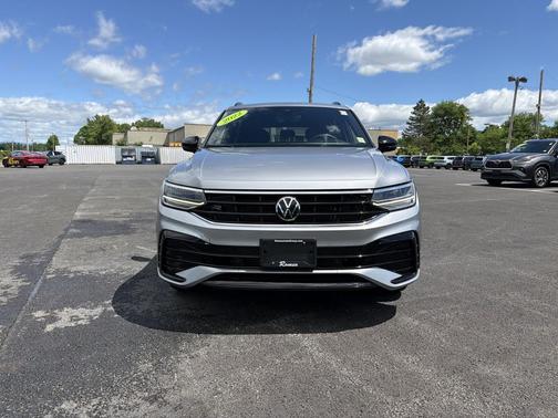 Silver Metallic 2022 Volkswagen Tiguan 2.0T SE R-Line Black 4MOTION