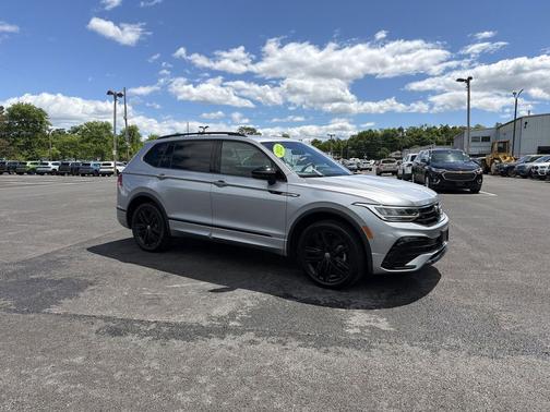 Silver Metallic 2022 Volkswagen Tiguan 2.0T SE R-Line Black 4MOTION
