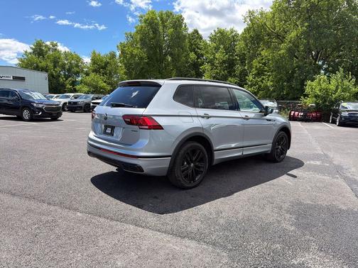 Silver Metallic 2022 Volkswagen Tiguan 2.0T SE R-Line Black 4MOTION