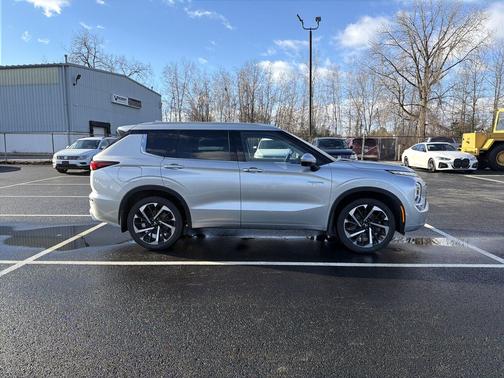 2023 Mitsubishi Outlander PHEV SEL