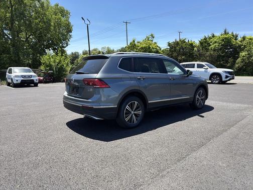 Pure White 2018 Volkswagen Tiguan 2.0T SEL