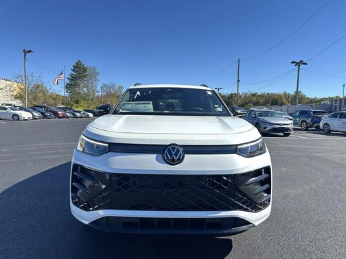 2025 Volkswagen Tiguan 2.0T SE R-Line Black 4MOTION