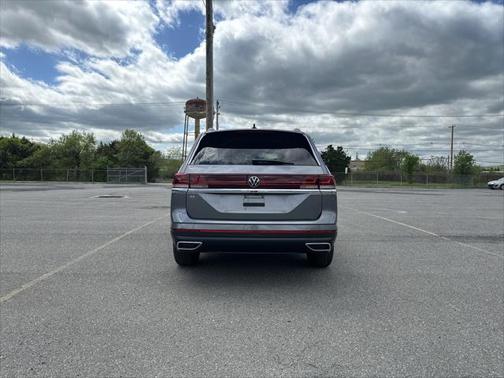 2025 Volkswagen Atlas 2.0T SE
