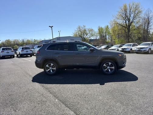 Sting-Gray Clearcoat 2019 Jeep Cherokee Limited