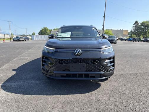 deep black pearl 2026 Volkswagen Tiguan 2.0T SE R-Line Black 4MOTION