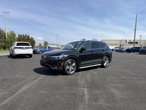 Deep Black Pearl 2019 Volkswagen Tiguan 2.0T SEL