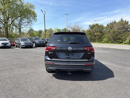 Deep Black Pearl 2019 Volkswagen Tiguan 2.0T SEL