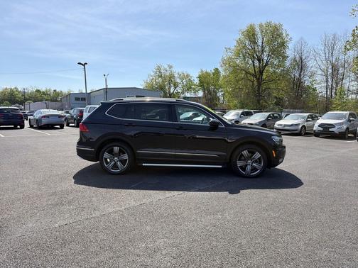 Deep Black Pearl 2019 Volkswagen Tiguan 2.0T SEL