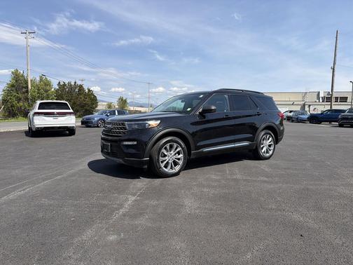 Agate Black Metallic 2021 Ford Explorer XLT