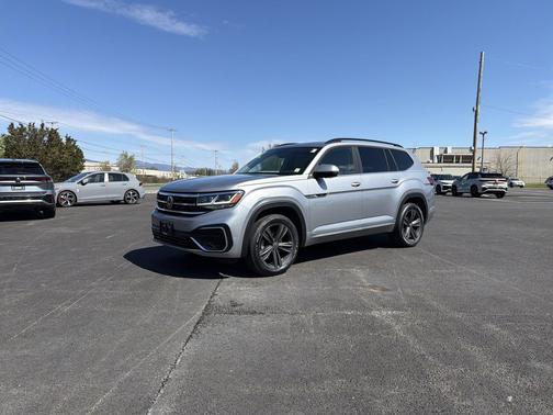 Platinum Gray Metallic 2021 Volkswagen Atlas 3.6L SE w/Technology
