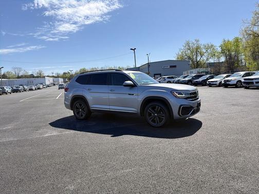 Platinum Gray Metallic 2021 Volkswagen Atlas 3.6L SE w/Technology