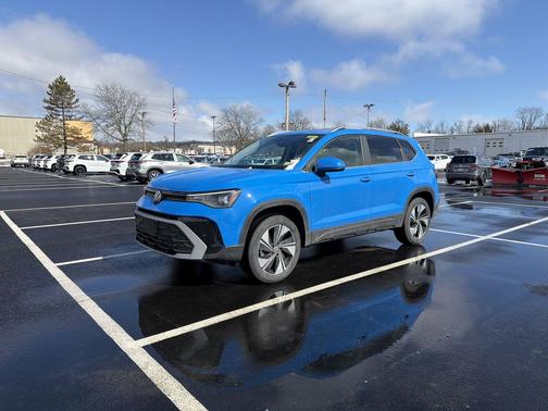 Cornflower Blue 2026 Volkswagen Taos SE