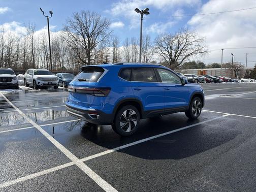 Cornflower Blue 2026 Volkswagen Taos SE