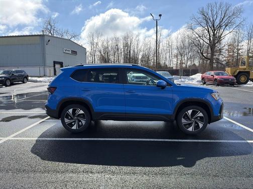 Cornflower Blue 2026 Volkswagen Taos SE
