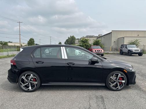 2025 Volkswagen Golf GTI 2.0T SE DSG