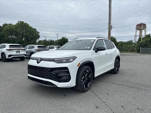 2025 Volkswagen Tiguan 2.0T SE R-Line Black 4MOTION