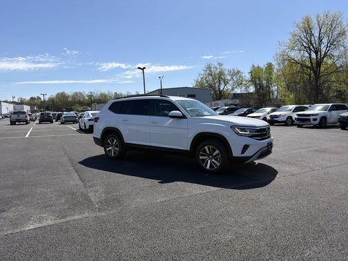Pure White 2023 Volkswagen Atlas 2.0T SE