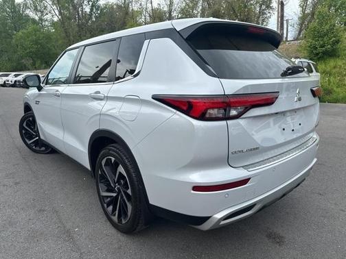 2024 Mitsubishi Outlander PHEV SE