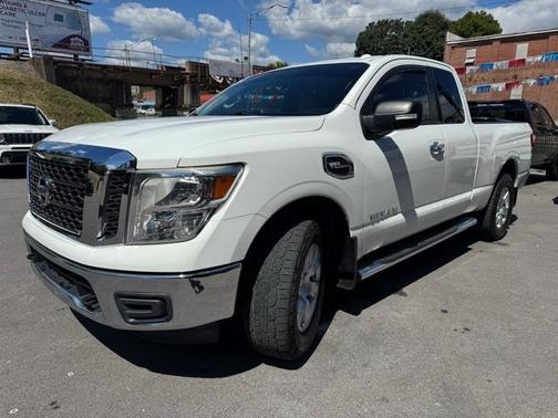 2017 Nissan Titan SV