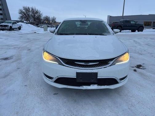 2017 Chrysler 200 Limited