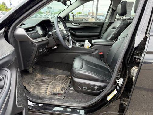 Diamond Black Crystal Pearlcoat 2022 Jeep Grand Cherokee L Limited