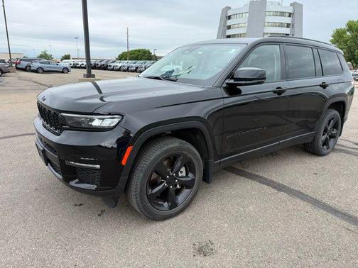 Diamond Black Crystal Pearlcoat 2022 Jeep Grand Cherokee L Limited
