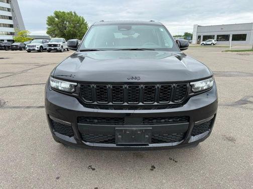 Diamond Black Crystal Pearlcoat 2022 Jeep Grand Cherokee L Limited