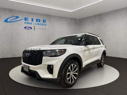 White Metallic 2025 Ford Explorer ST-Line