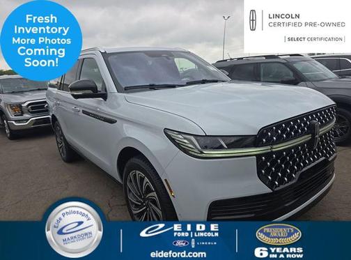 Crystal White Metallic CC 2025 Lincoln Navigator Black Label