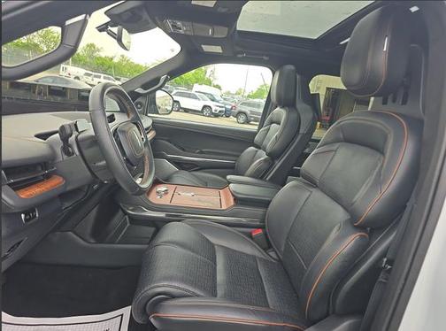 Crystal White Metallic CC 2025 Lincoln Navigator Black Label