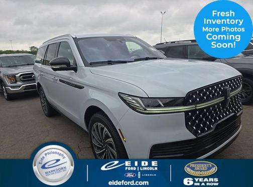 Crystal White Metallic CC 2025 Lincoln Navigator Black Label
