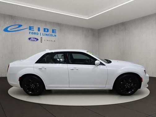 2023 Chrysler 300 Touring