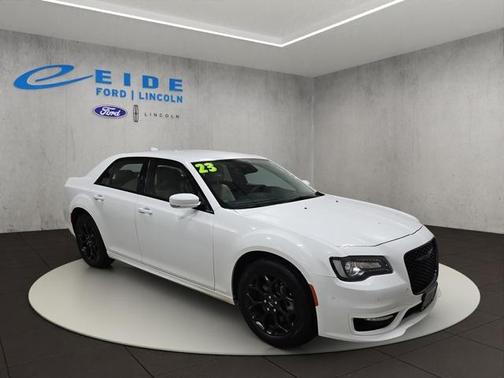 2023 Chrysler 300 Touring