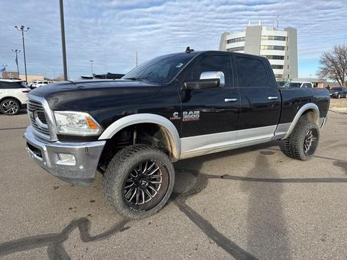 2017 RAM 3500 Laramie Crew Cab 4x4 6'4' Box