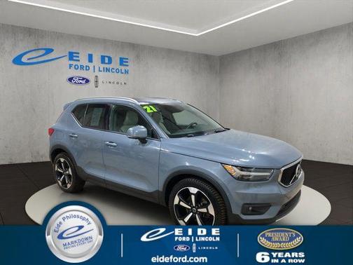 2021 Volvo XC40 T5 Momentum