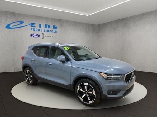 2021 Volvo XC40 T5 Momentum