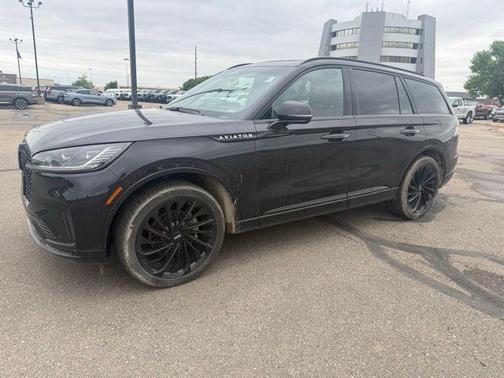 Infinite Black Metallic Clearcoat 2025 Lincoln Aviator Reserve AWD