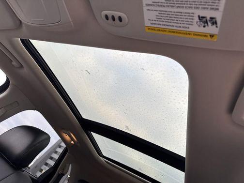 White Gold Metallic 2017 Ford Edge Titanium