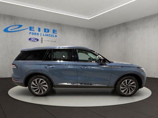 Whisper Blue Metallic Clearcoat 2026 Lincoln Aviator Premiere
