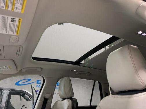 Whisper Blue Metallic Clearcoat 2026 Lincoln Aviator Premiere