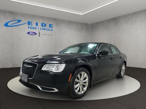 2017 Chrysler 300 Limited