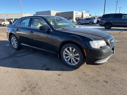 2017 Chrysler 300 Limited