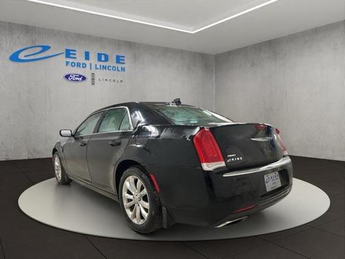 2017 Chrysler 300 Limited