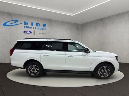 Star White Metallic Tri-Coat 2026 Ford Expedition Max Active 4x4