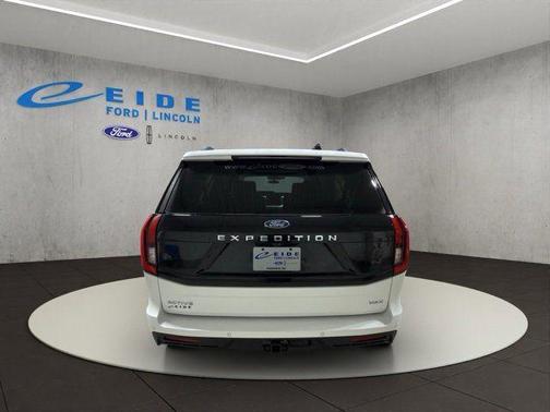 Star White Metallic Tri-Coat 2026 Ford Expedition Max Active 4x4