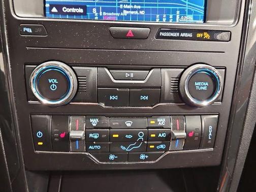 White Platinum Metallic Tri-Coat 2019 Ford Explorer XLT