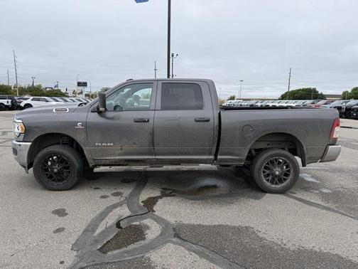 2022 RAM 2500 Tradesman Crew Cab 4x4 6'4' Box